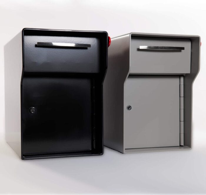 Black & Silver Vacationer mailbox