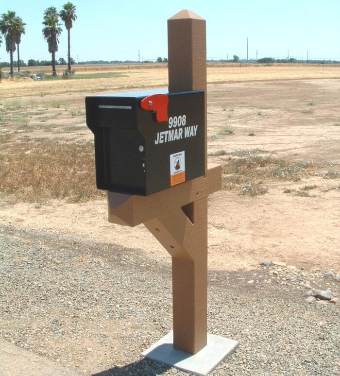 Black Vacationer mailbox