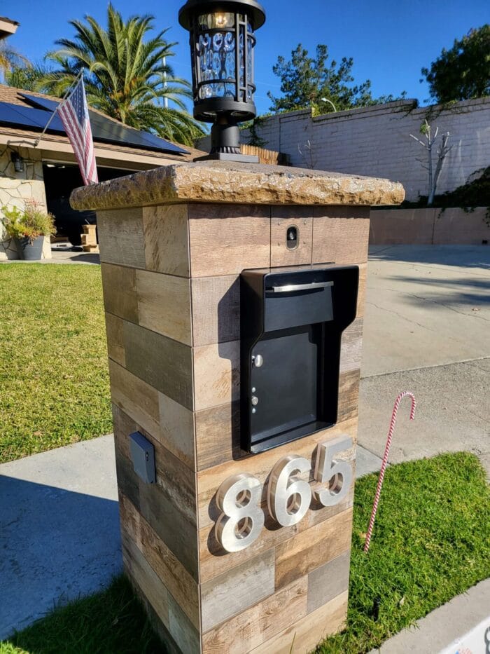 The Vacationer Mailbox